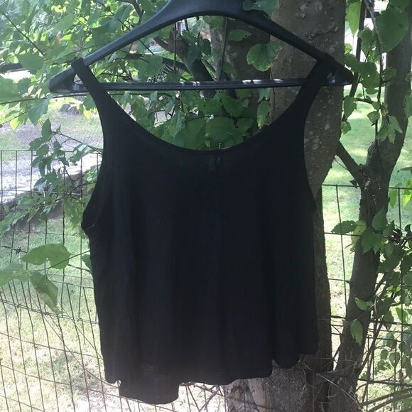 Vintage- Black cropped tank w/ white arrow graphic. Women’s Size medium
. - Picture 3 of 5
